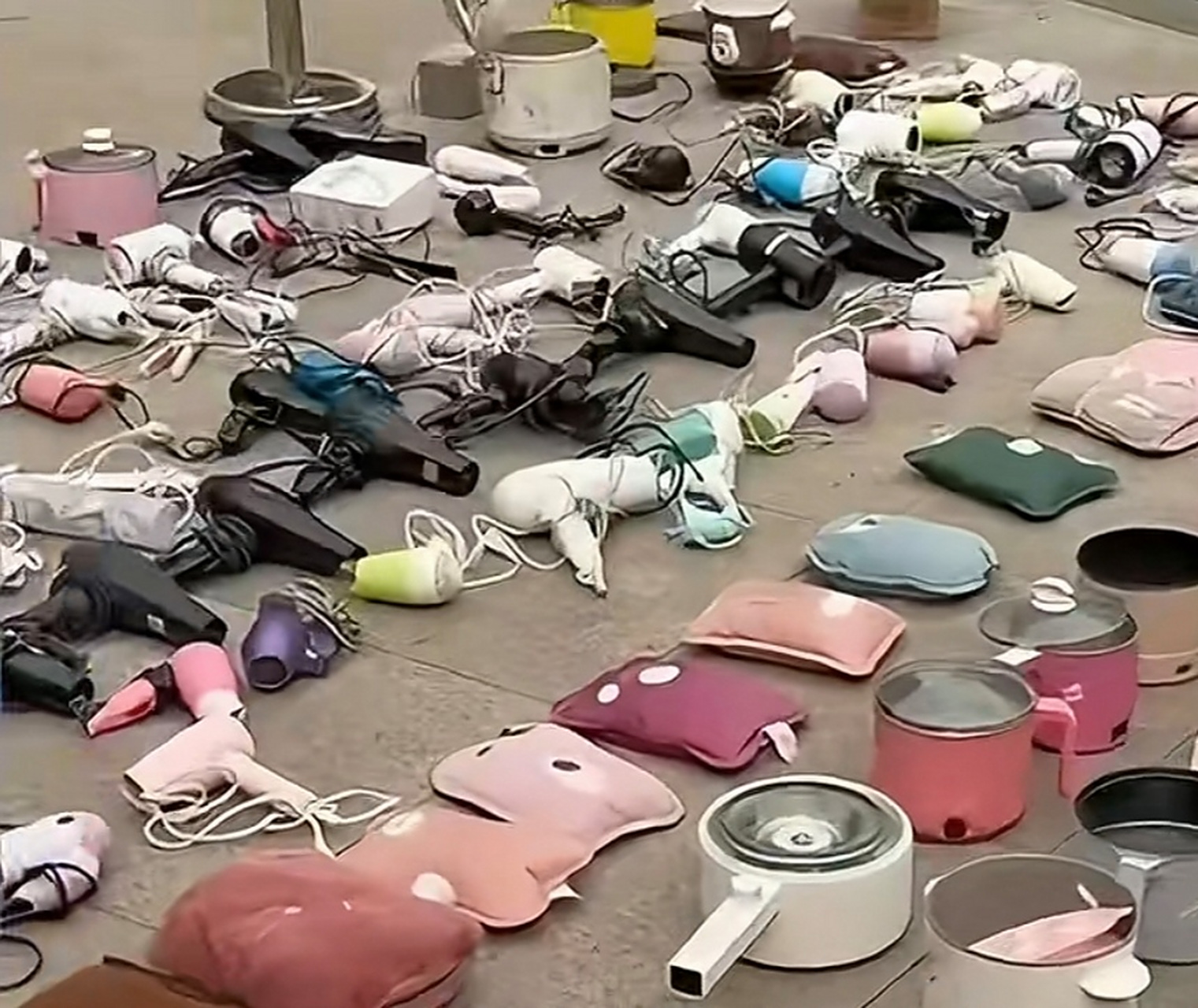 大学宿舍违禁品展示,从来没让人失望过!