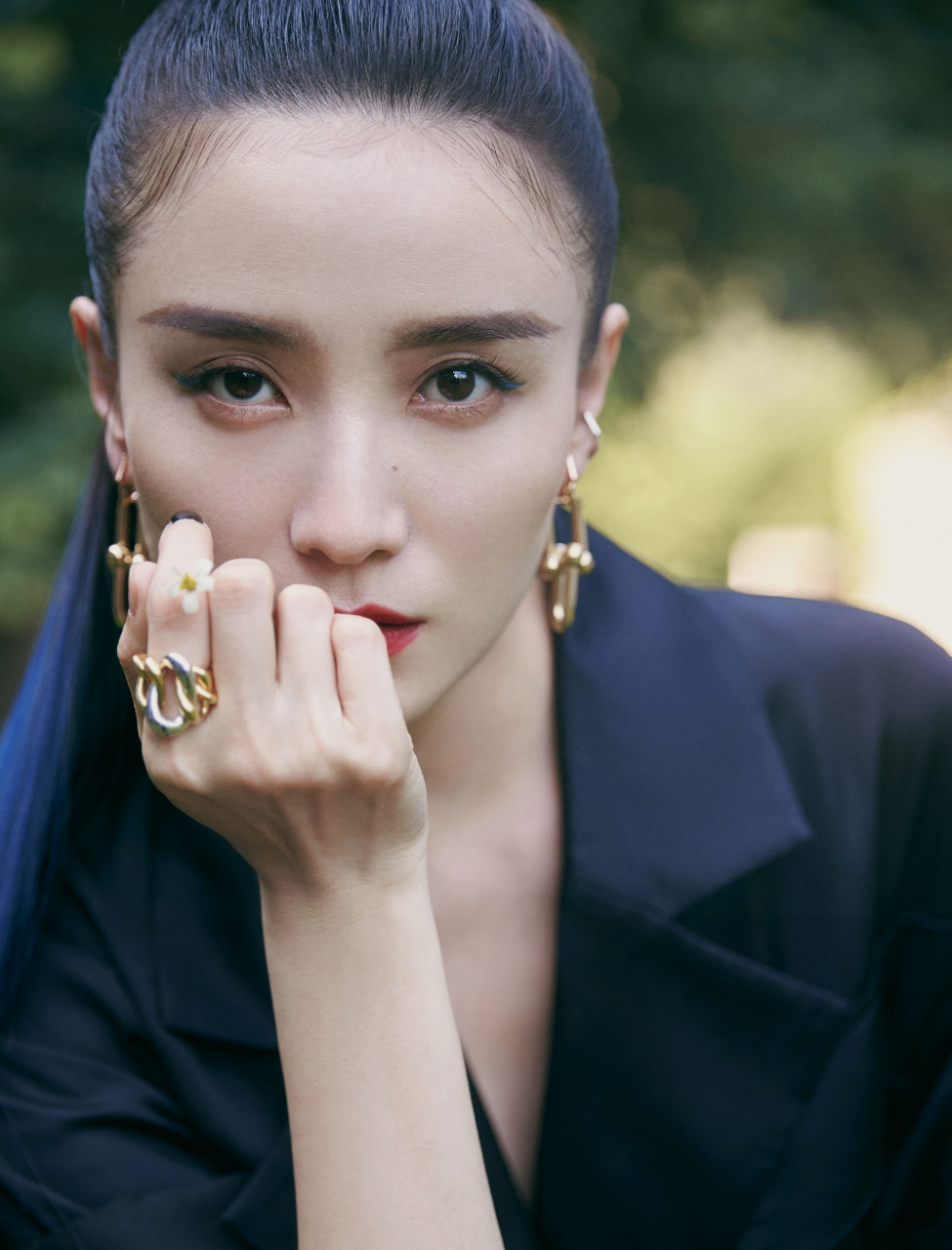 宋佳是一位非常有才华的演员,她在演技方面有着出色的表现.