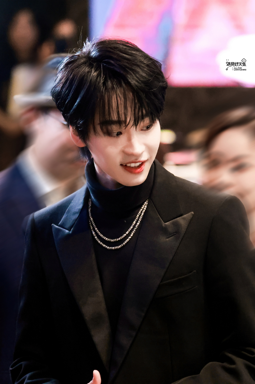 阳光帅气大男孩连淮伟 这一笑笑到多少人心巴里去了