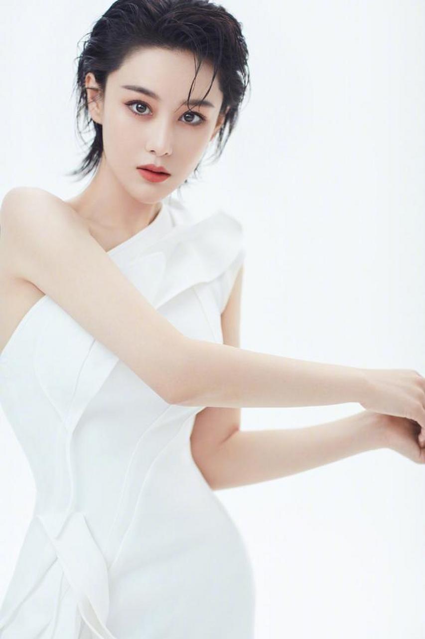 张馨予,一位优雅惊艳的女神,于 1987 年 3 月 28 日出生在中国江苏省