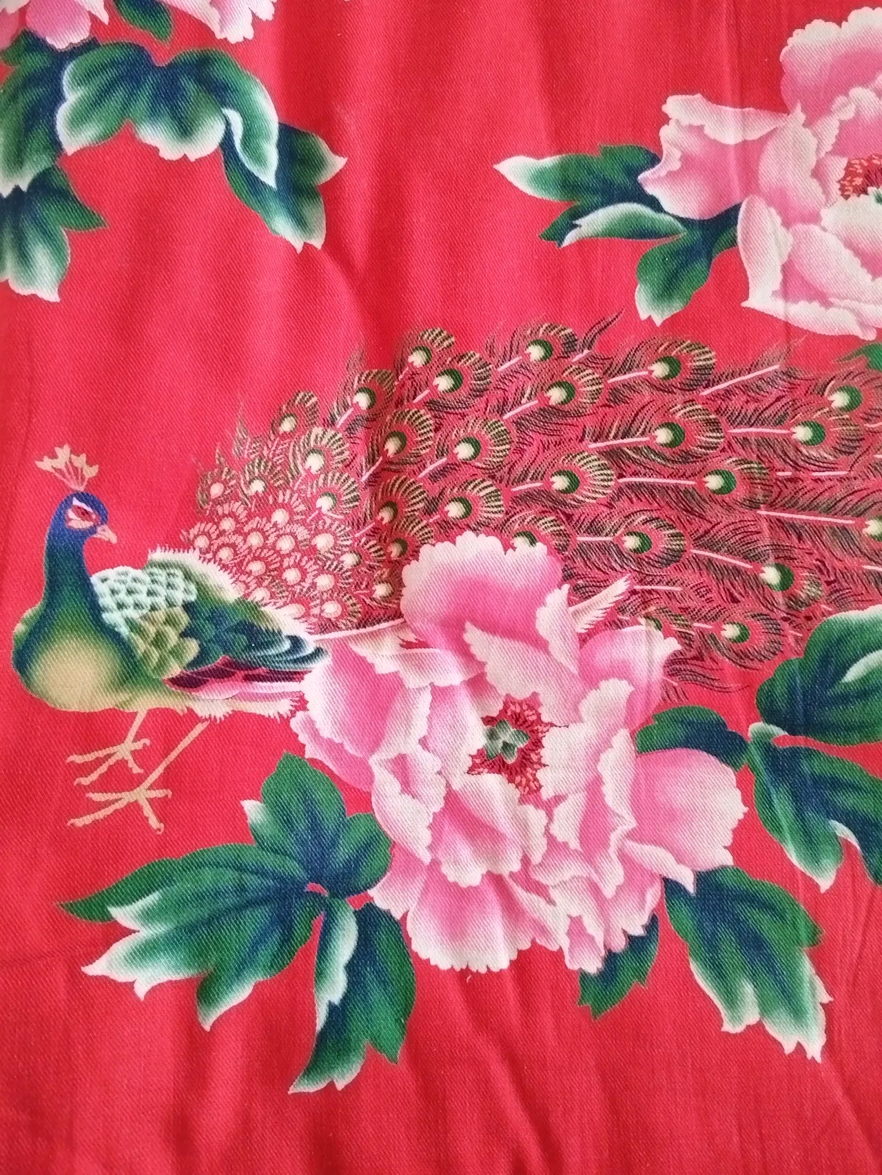 这床被子,至少有四十年以上,是婆婆自己絮的棉被,一直铺在床上