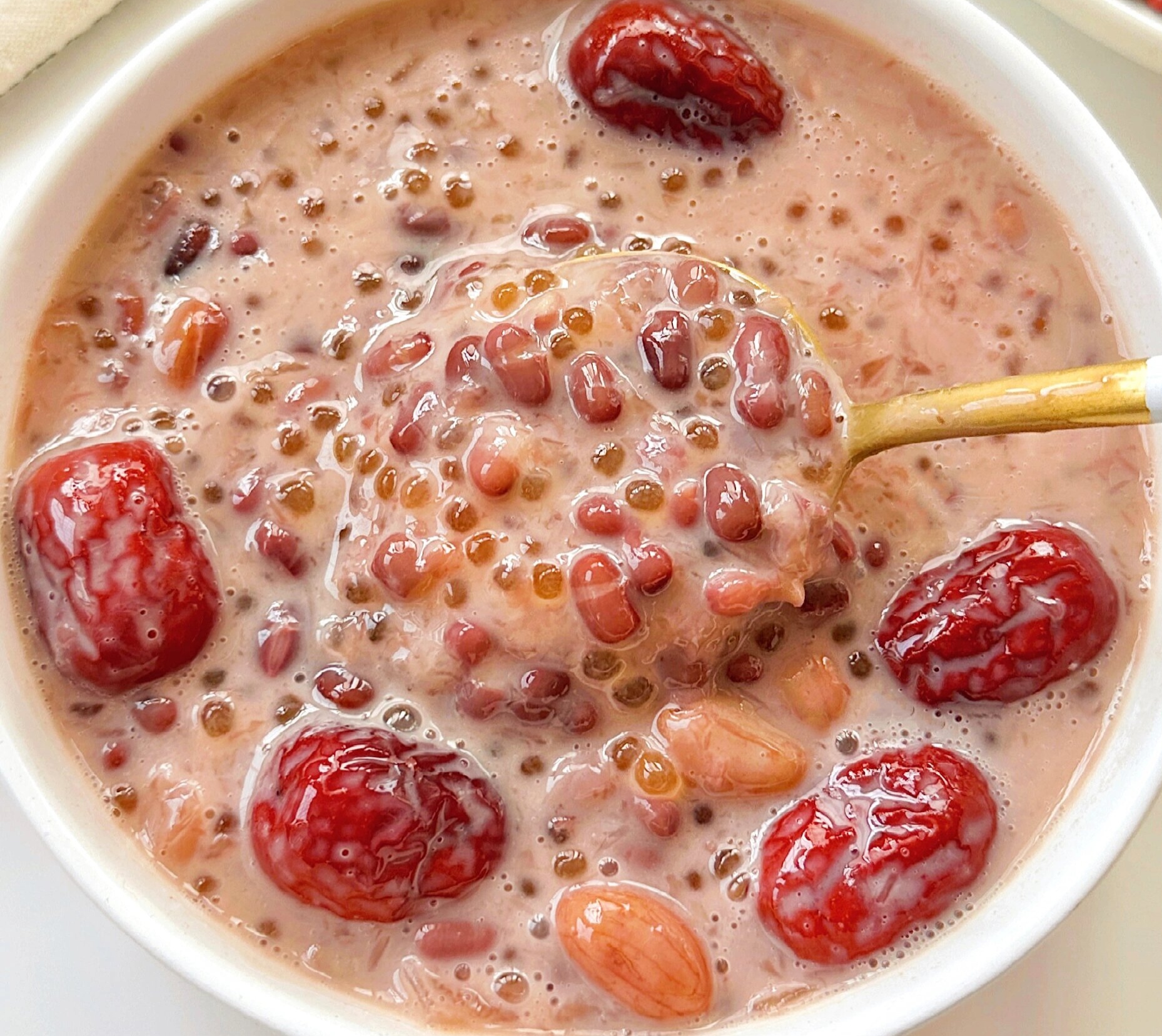 牛奶工豆粥 红豆软软糯糯,西米qq弹弹,煮出来香甜爽口 红豆,西米,红枣