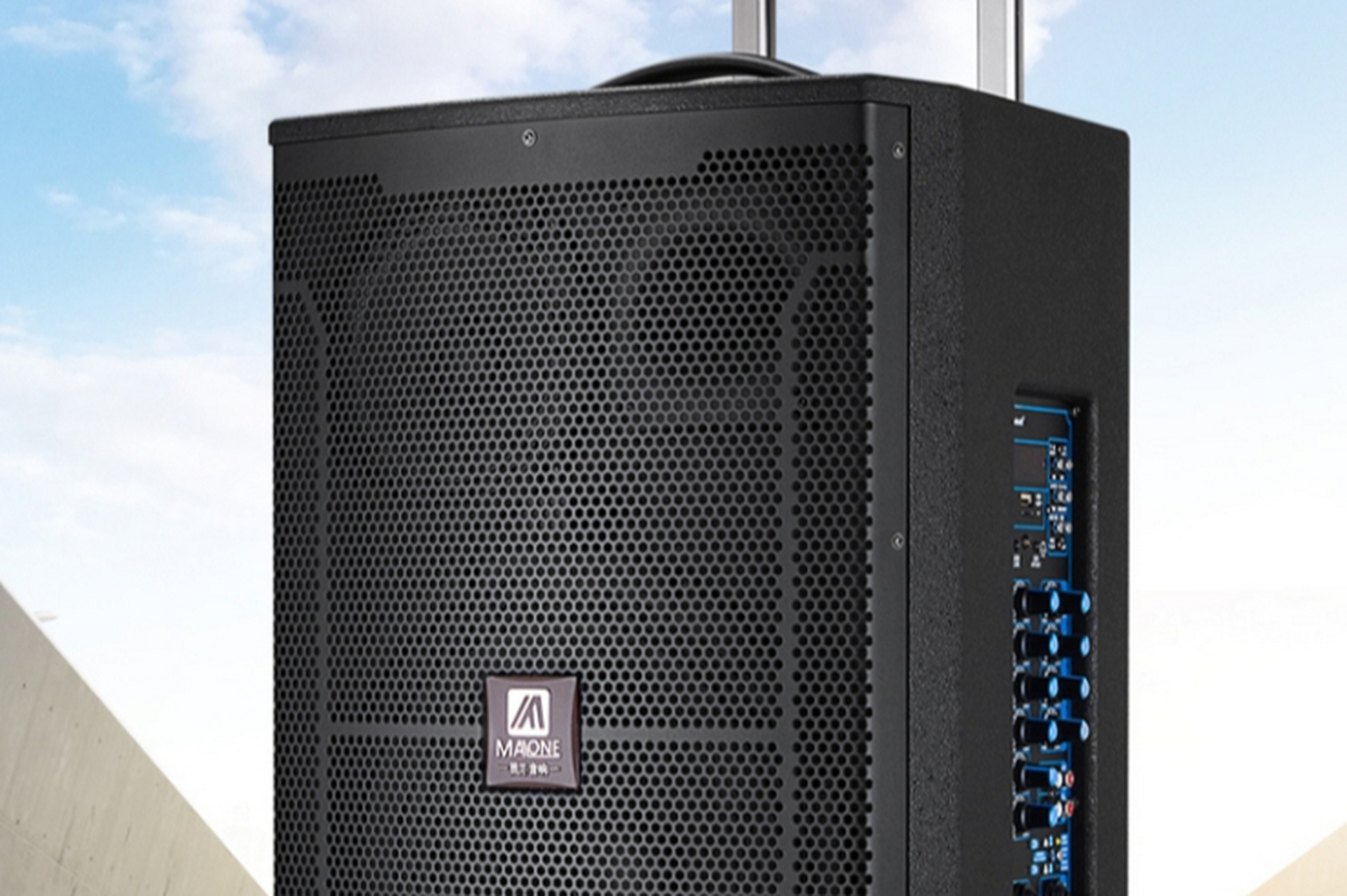 曼龙音响以其多样化的产品系列和专注于户外活动的音响解决方案而受到