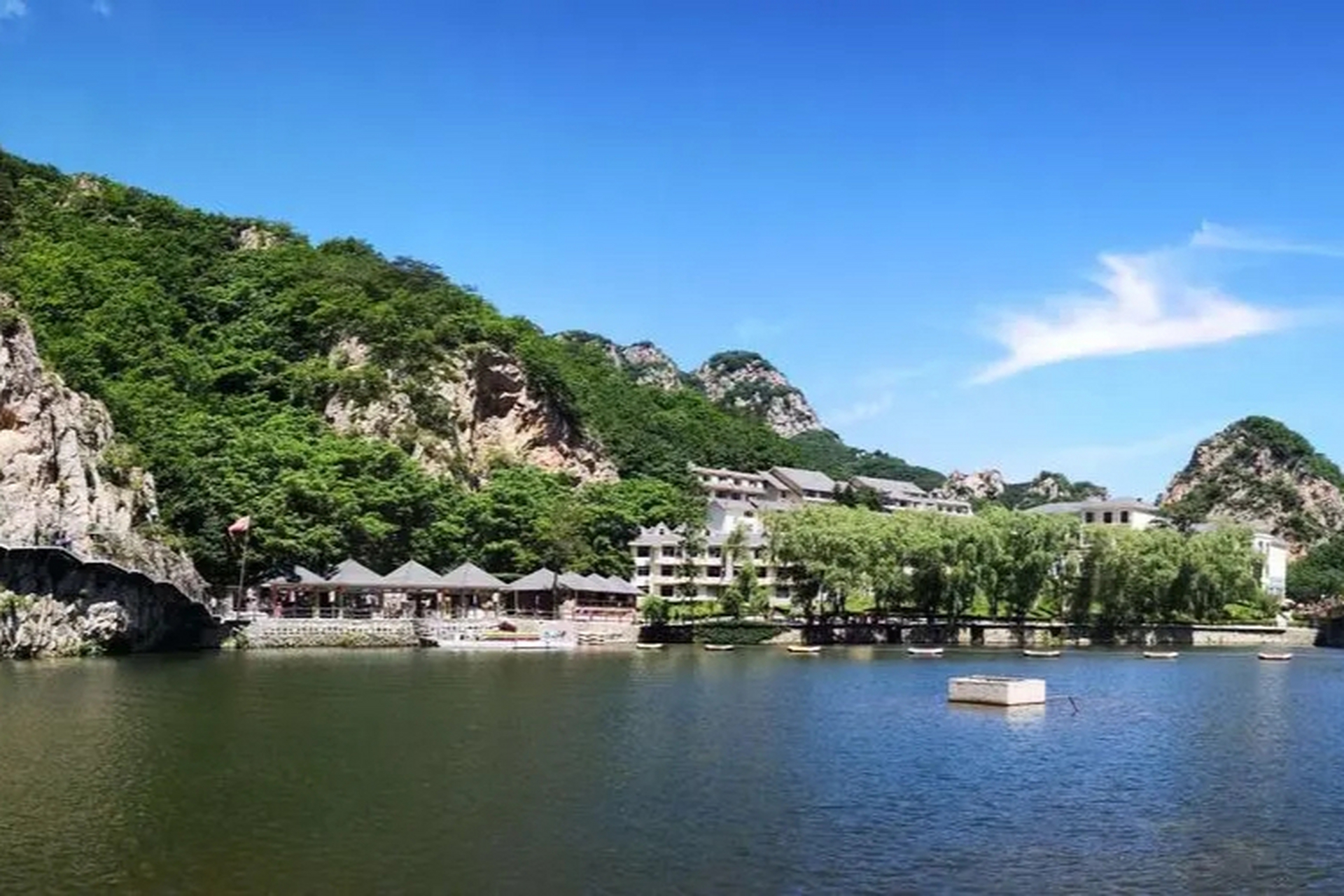 庄河云盘谷风景区集山水风光,历史文化,民俗风情于一体,是自然与人文