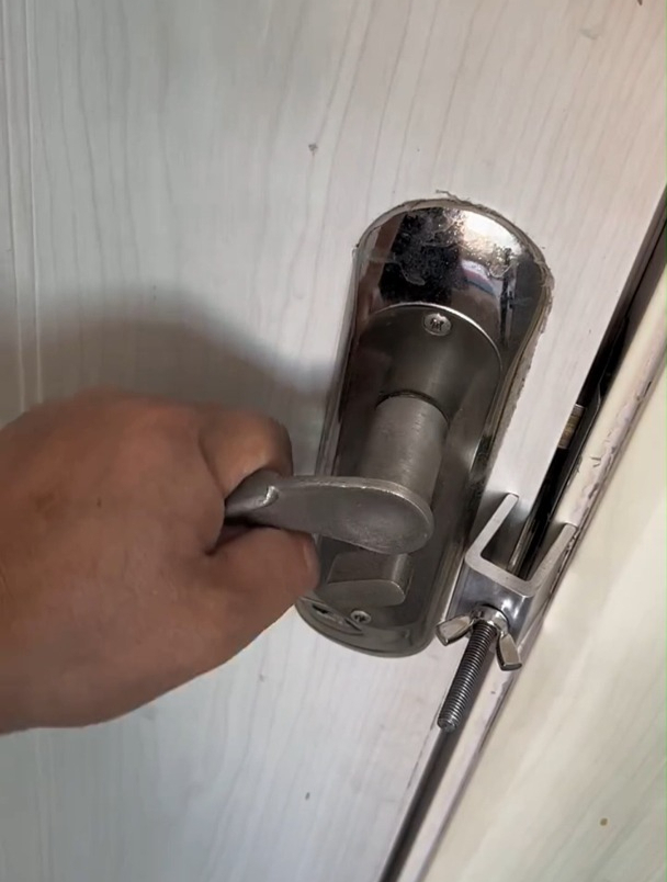 阻门器可不是智商税,增加安全防护,门锁坏了还能救急!