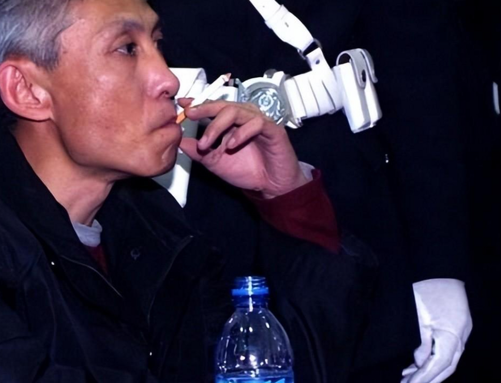 黑社会老大邹显卫,杀人入狱却过上奢华生活!