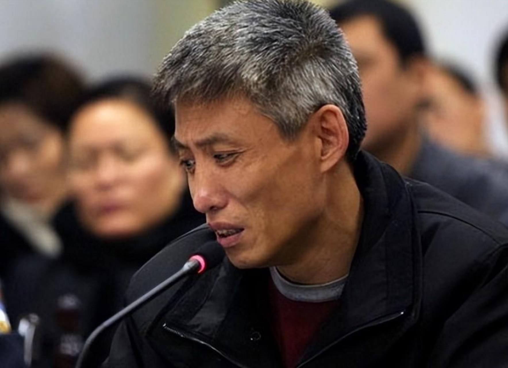 黑社会老大邹显卫,杀人入狱却过上奢华生活!