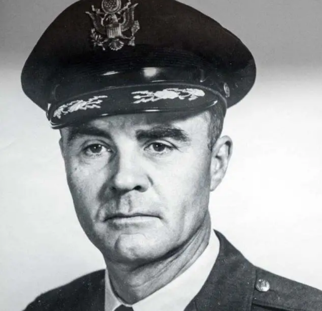 投下第一颗原子弹的人:保罗·蒂贝茨