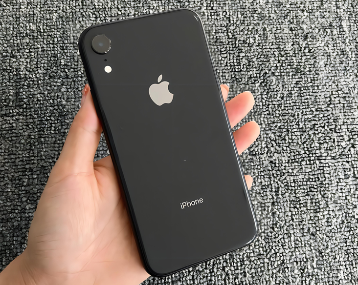 的一款手机,它定位于中高端市场,虽然价格相对于当时的旗舰手机iphone