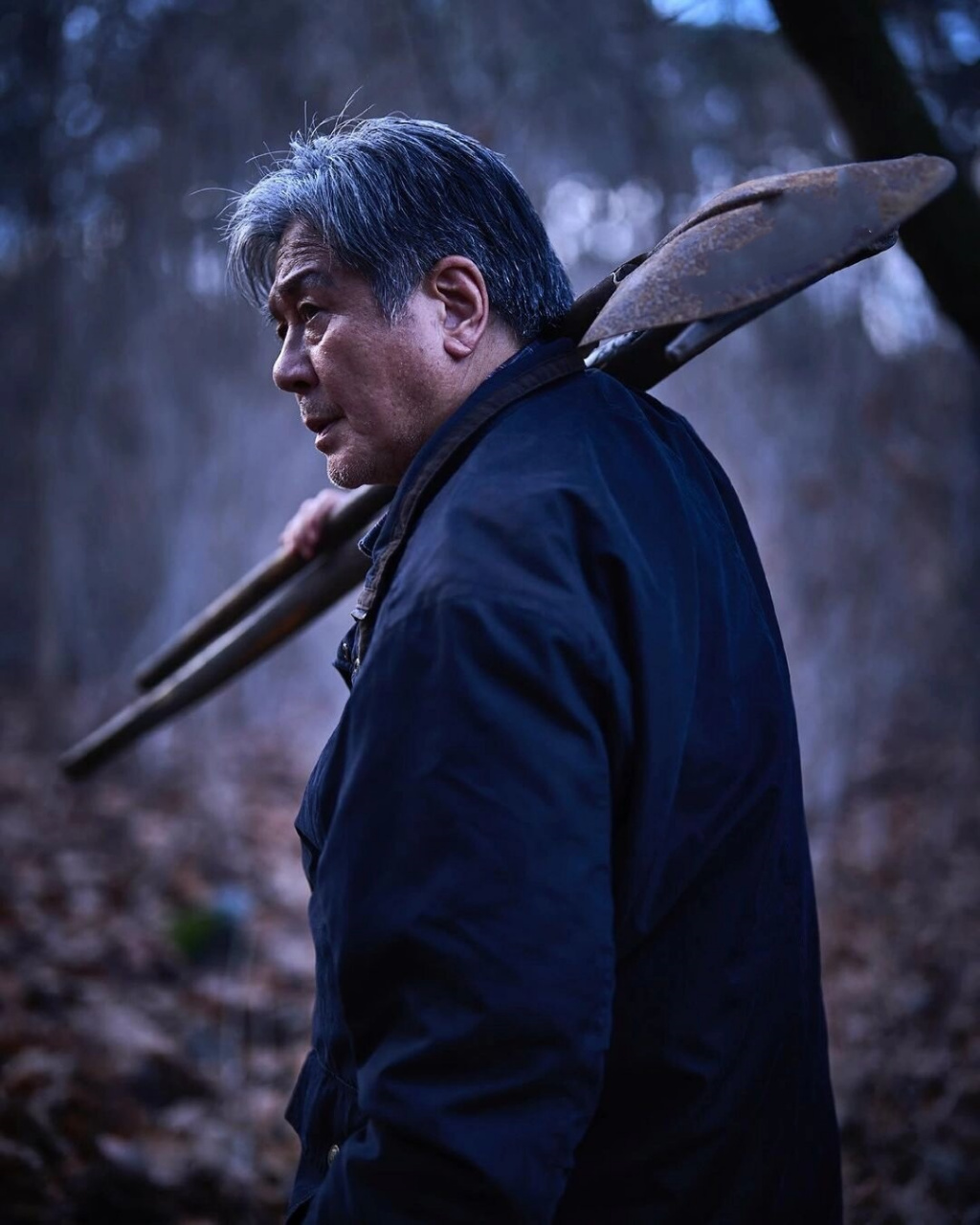 电影《破墓》的新剧照  这部由崔岷植,金高银,刘海镇和李道贤联袂主演