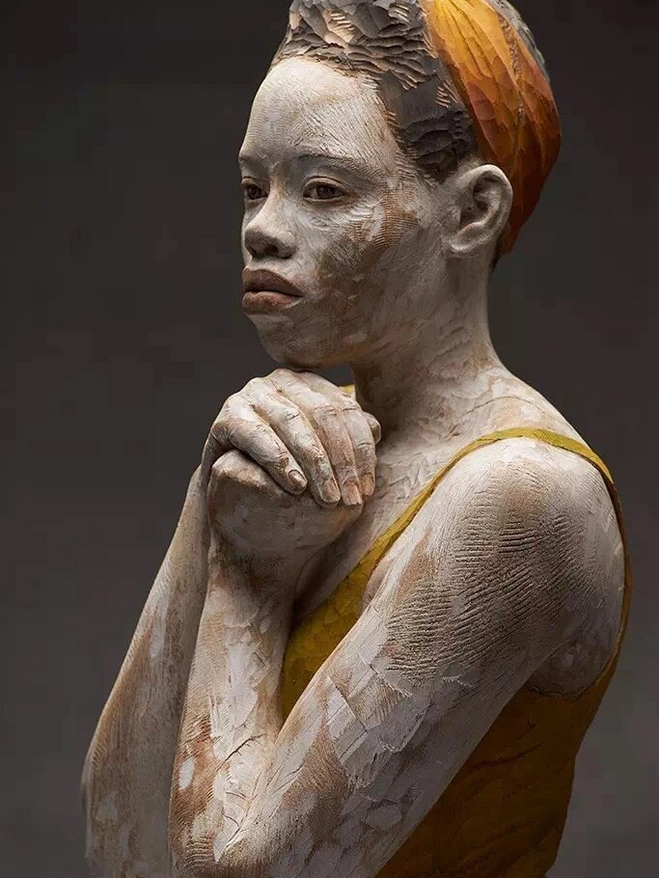 bruno walpoth,一位来自意大利的杰出木雕艺术家,以其独特的艺术造诣