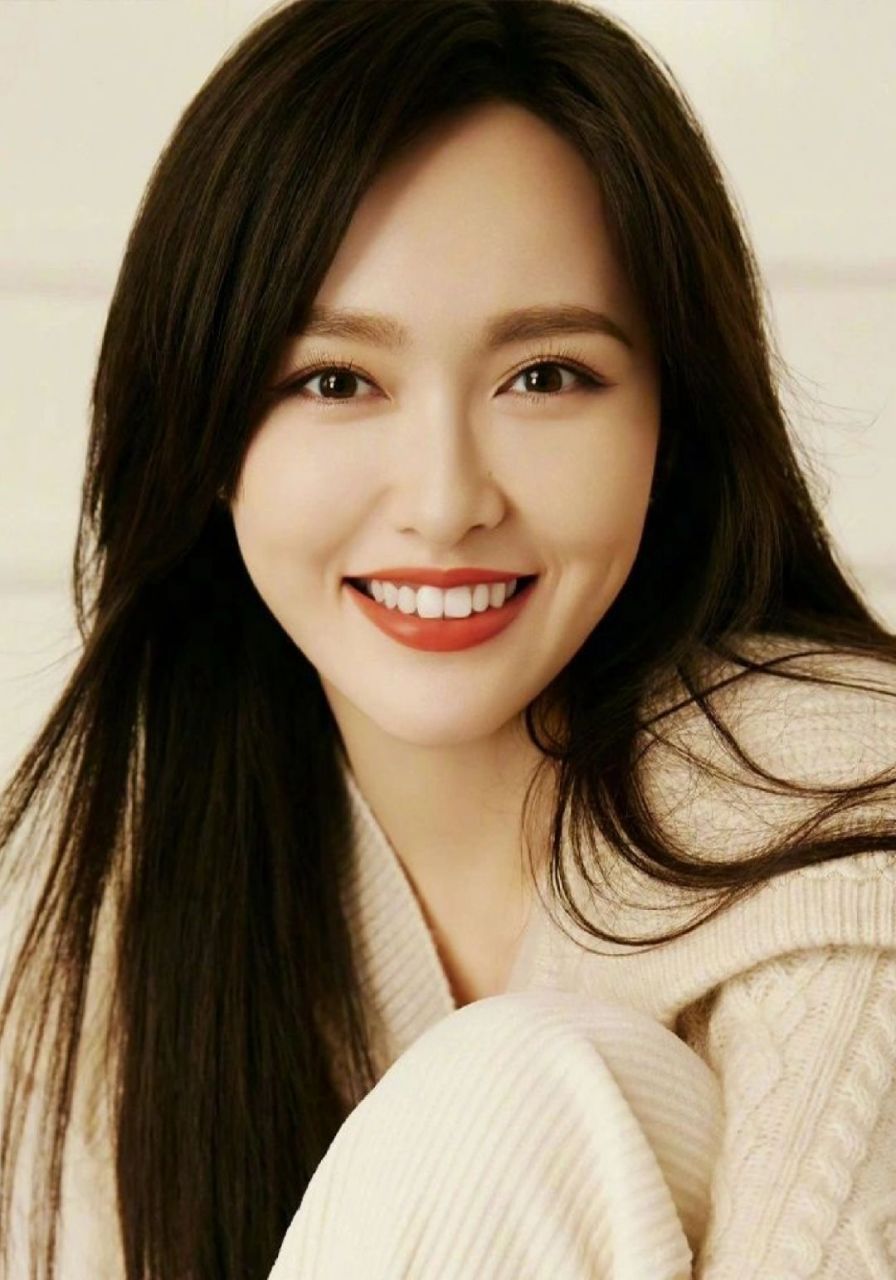 这需要佩戴何等昂贵的牙箍,方能到达如唐嫣般的牙齿矫正效果呢?