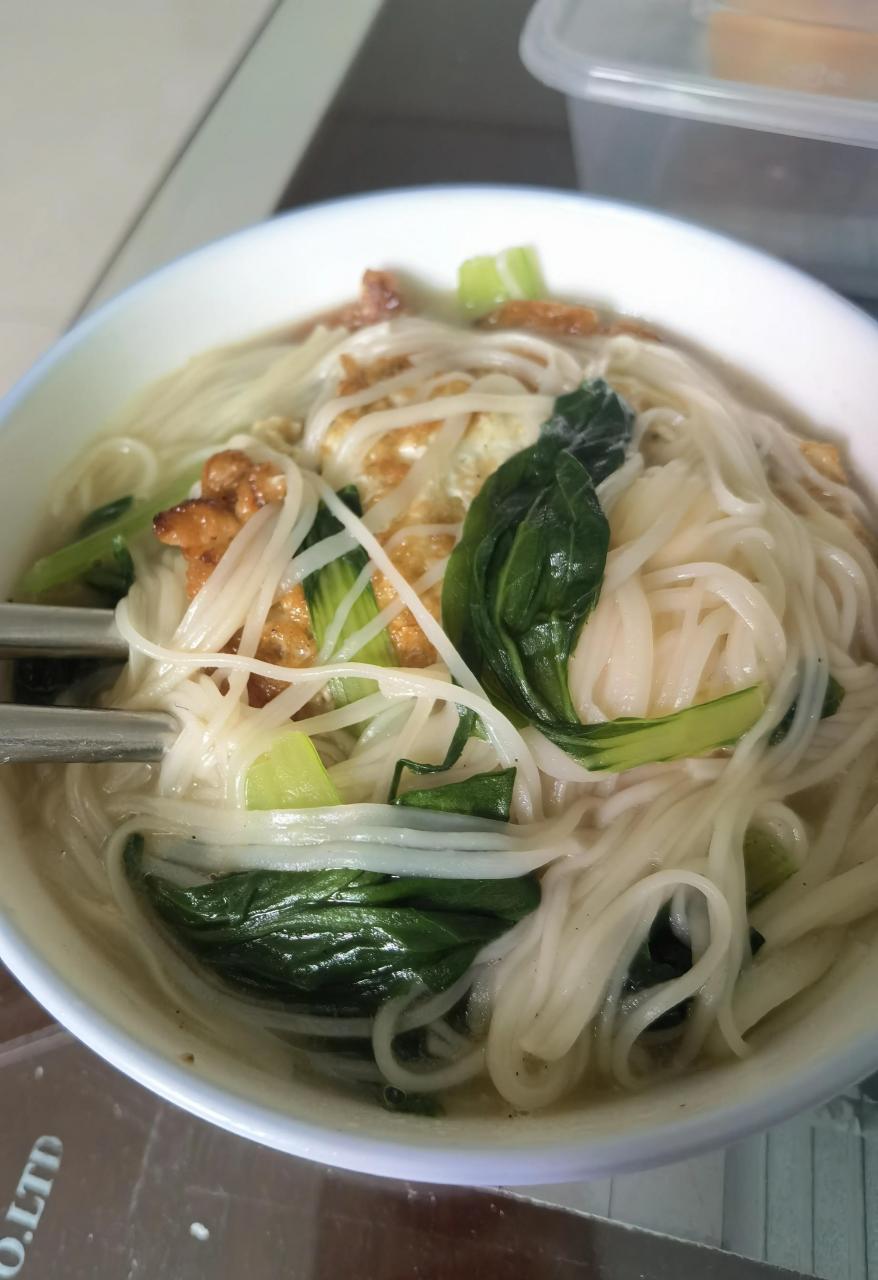 自从公公来了以后,每天早上雷打不动的一小碗面条,因为他起得早,早上