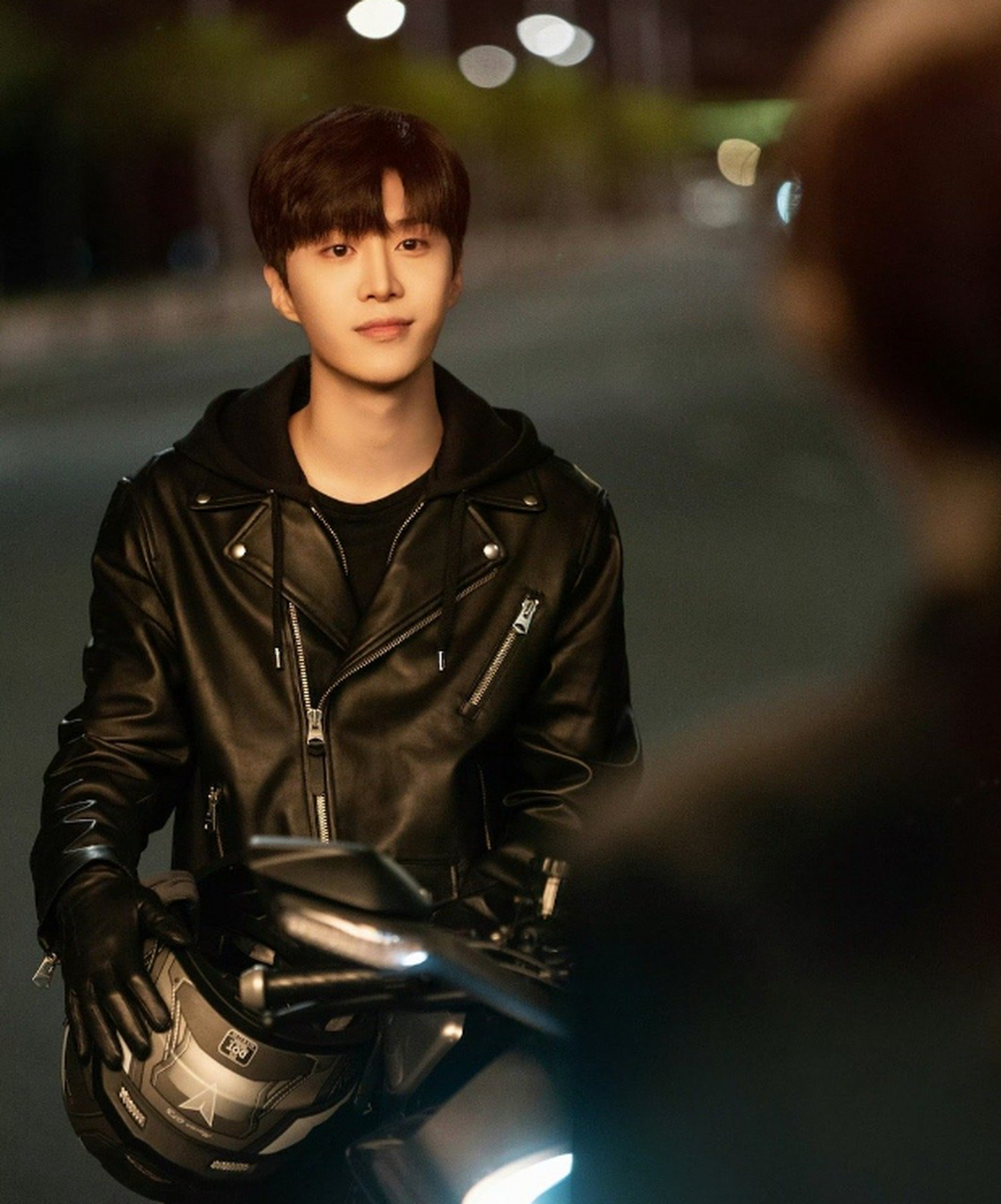 杨紫新剧说范丞丞是大白鹅# 杨紫和范丞丞的新剧《要久久爱》终于欢