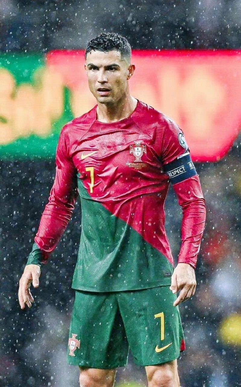 尽管大雨稀碎,但c罗的表现却帅炸天际!