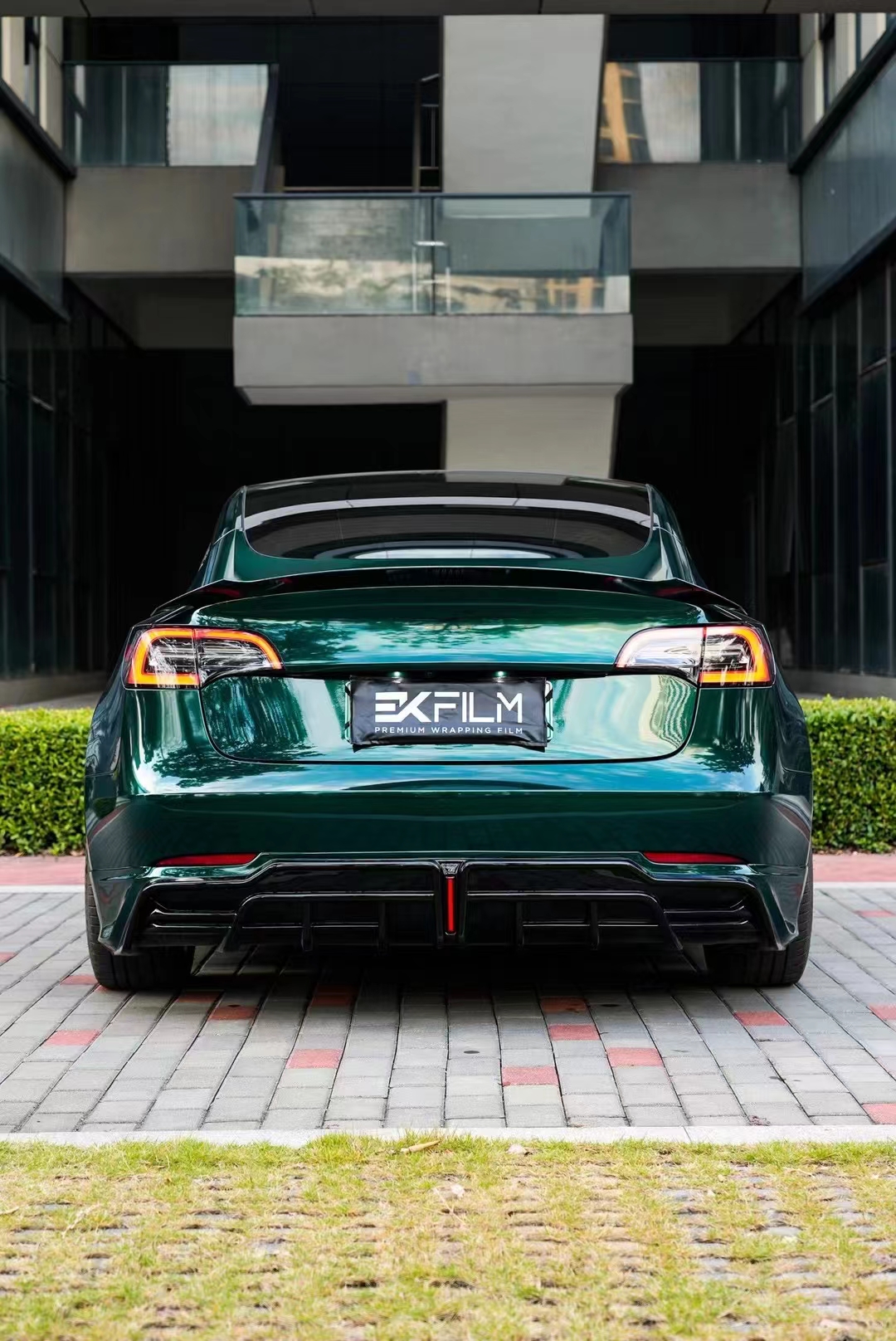 特斯拉model3-ek改色膜雾淞绿,森绿色真的好耐看