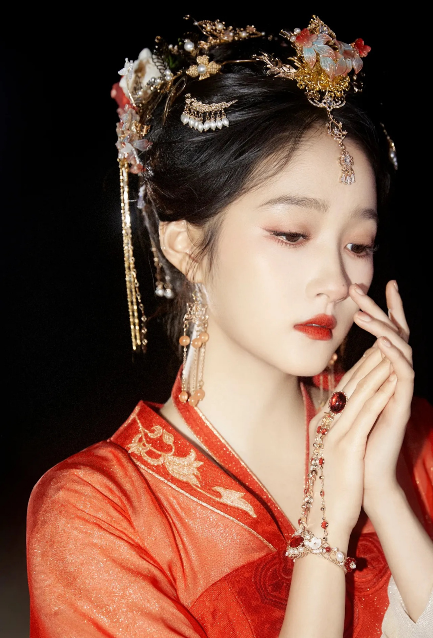 关晓彤 古装扮相 犹抱琵琶半遮面也太美了吧