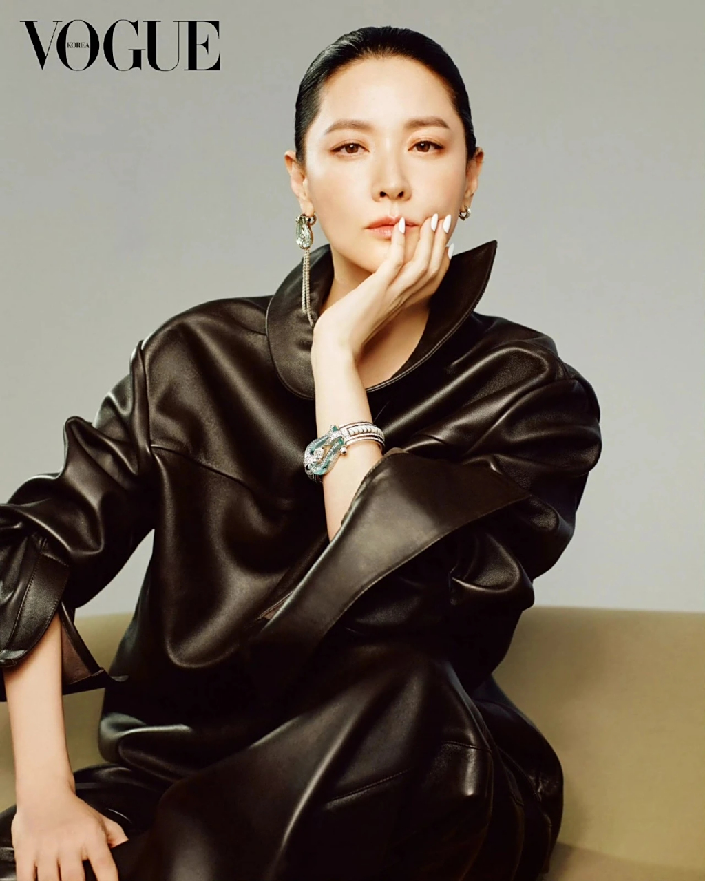 近日,韩国著名演员李英爱重返荧屏,状态依旧如同25岁般青春洋溢!