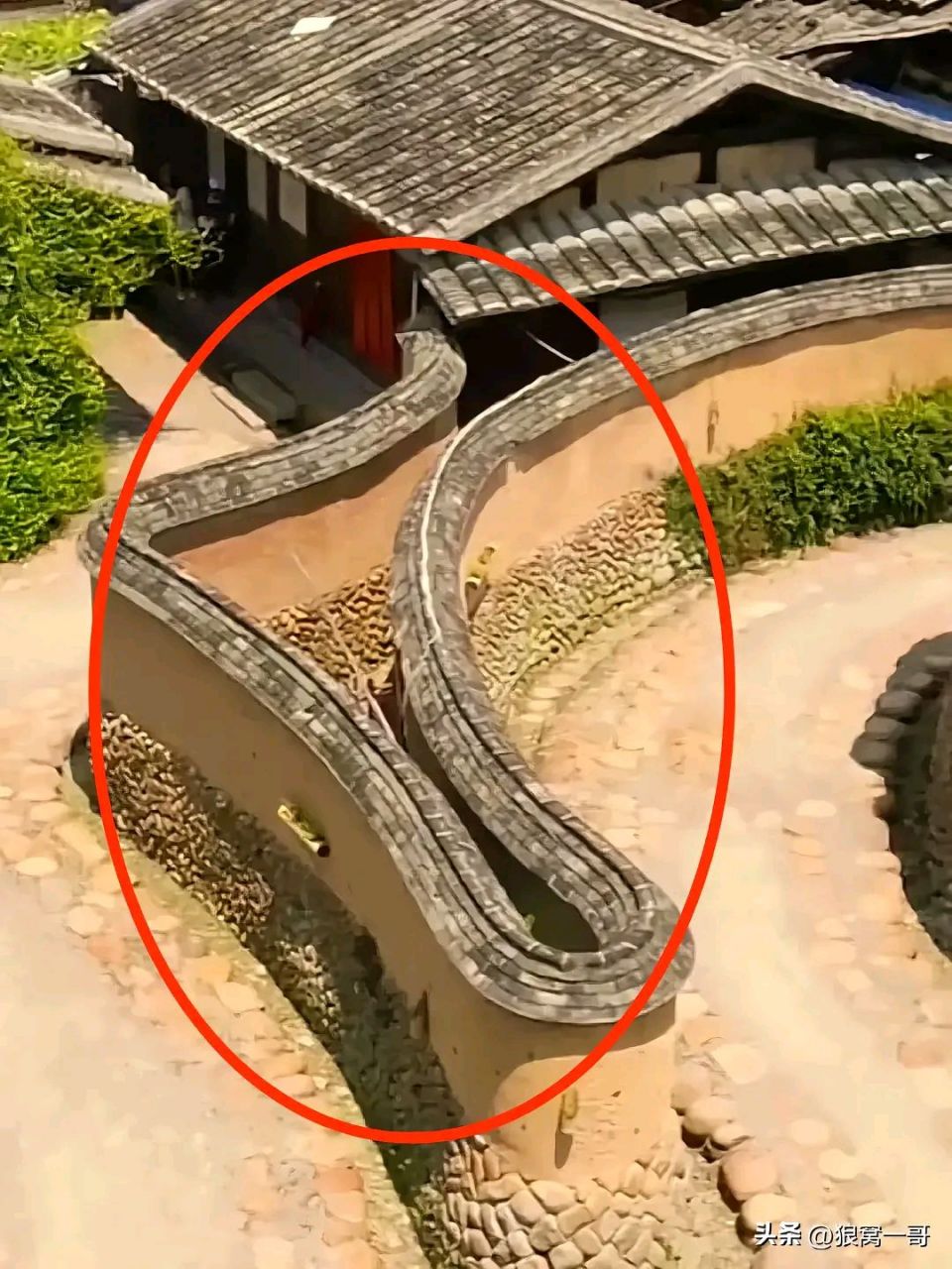 这院墙为什么会设计成弧形的呢,而且看上去并不美观,有什么特殊的用途