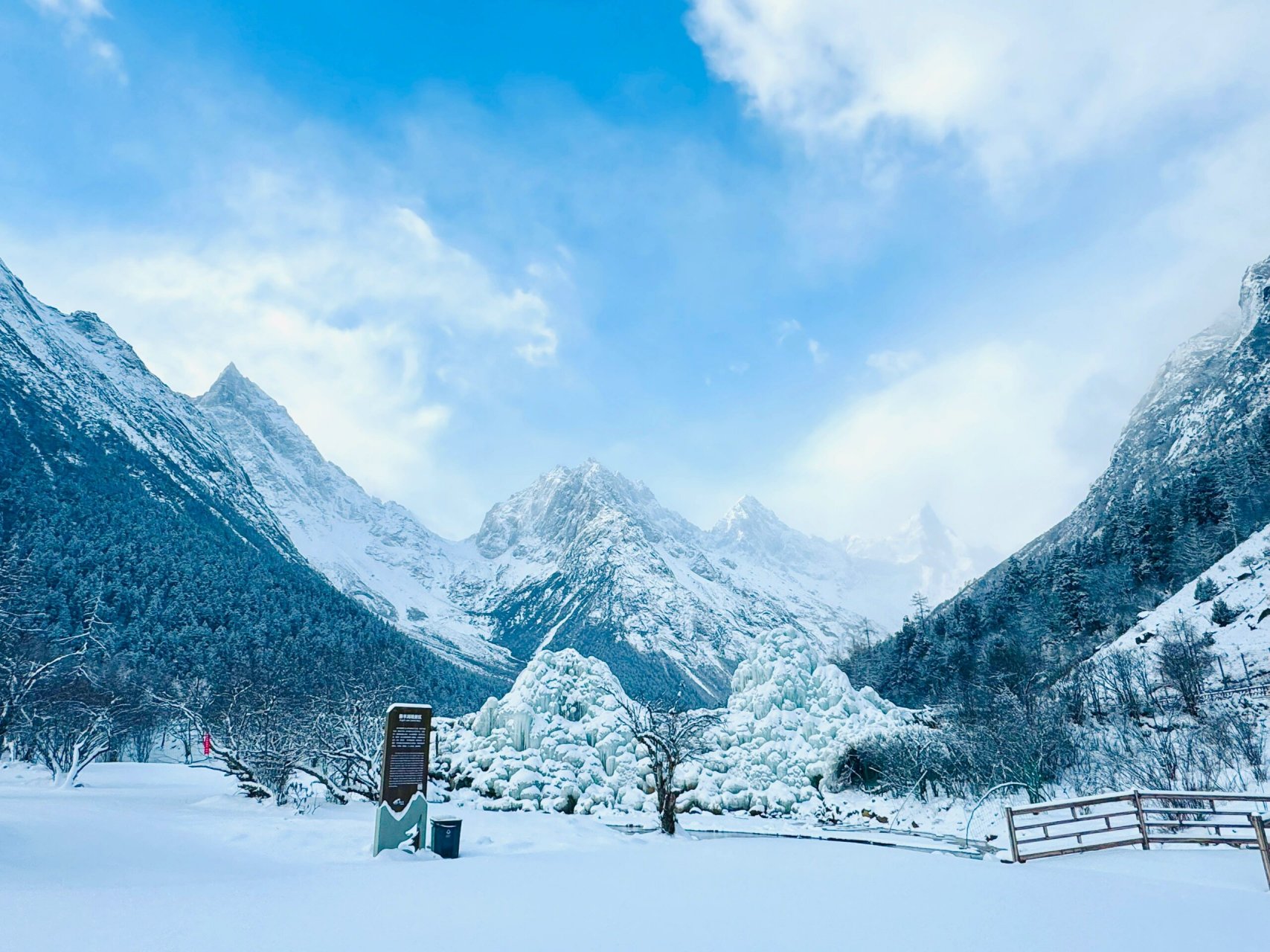毕棚沟下雪了! 超梦幻的