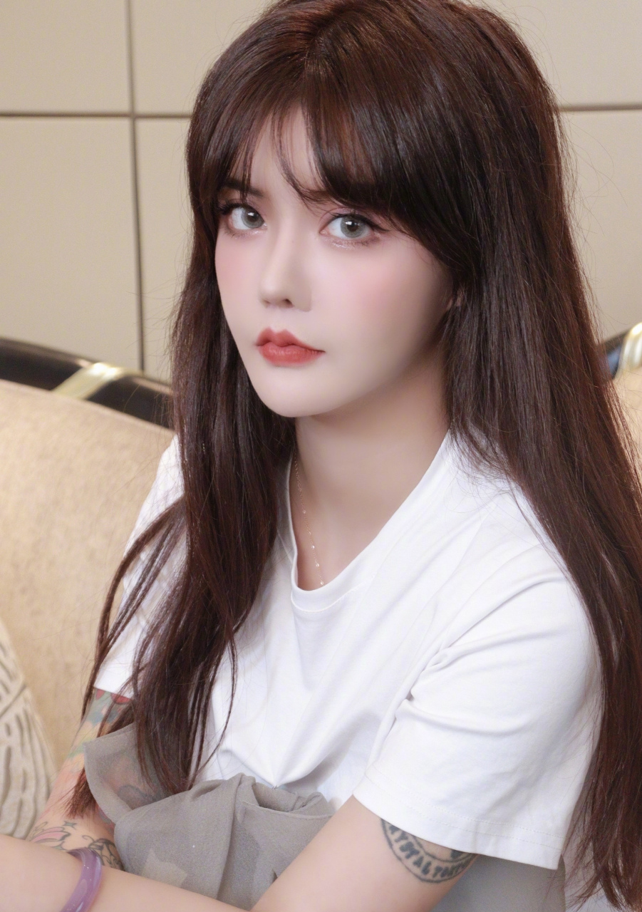 参加过《变形计》节目的韩安冉,近期由于孕吐严重,她说生完这个将会