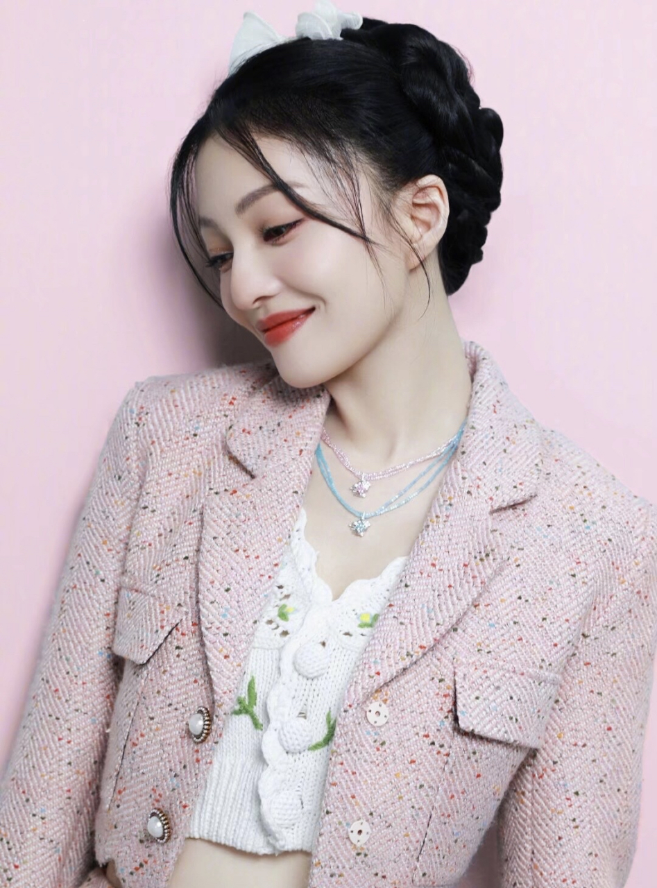 坚强女神张韶涵 高清手机壁纸  她的歌声充满力量和希望,在我跑步时