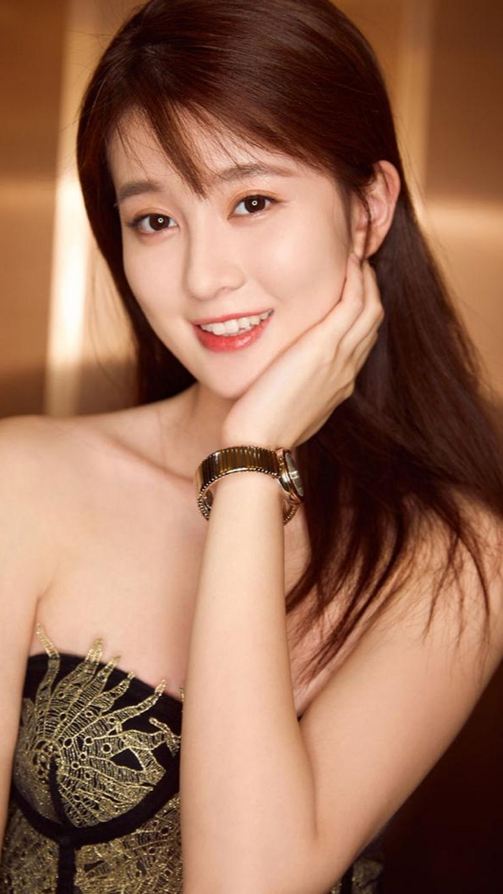 乔欣,1993 年 11 月 23 日出生于黑龙江省哈尔滨市,是一位中国内地女