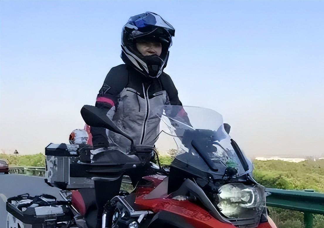 纪实南京母亲李春辉骑摩托穿越25国去欧洲看望俩女儿