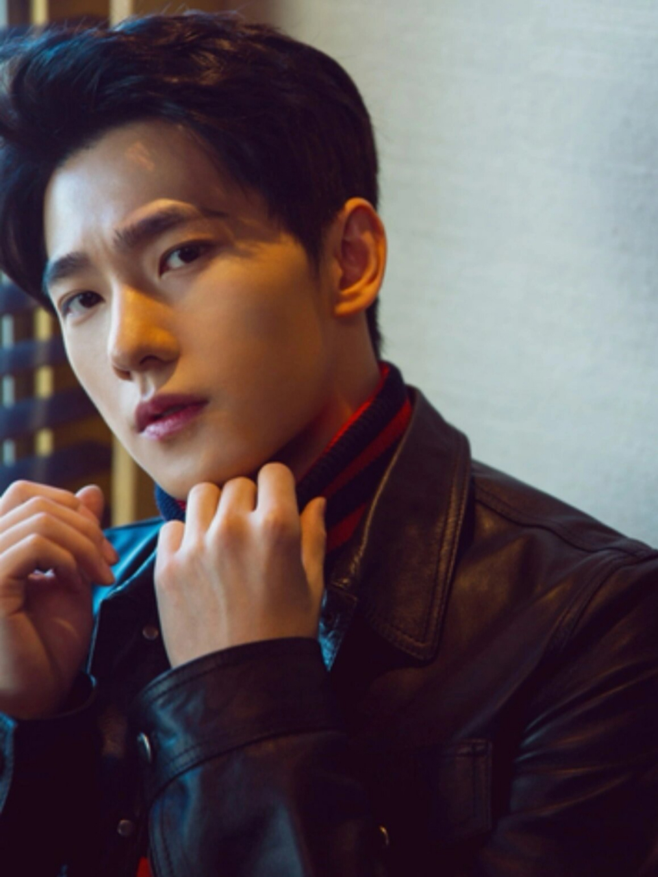 杨洋的三亚商务活动 杨洋手中的高端时尚品牌代言资源丰富,与合作方