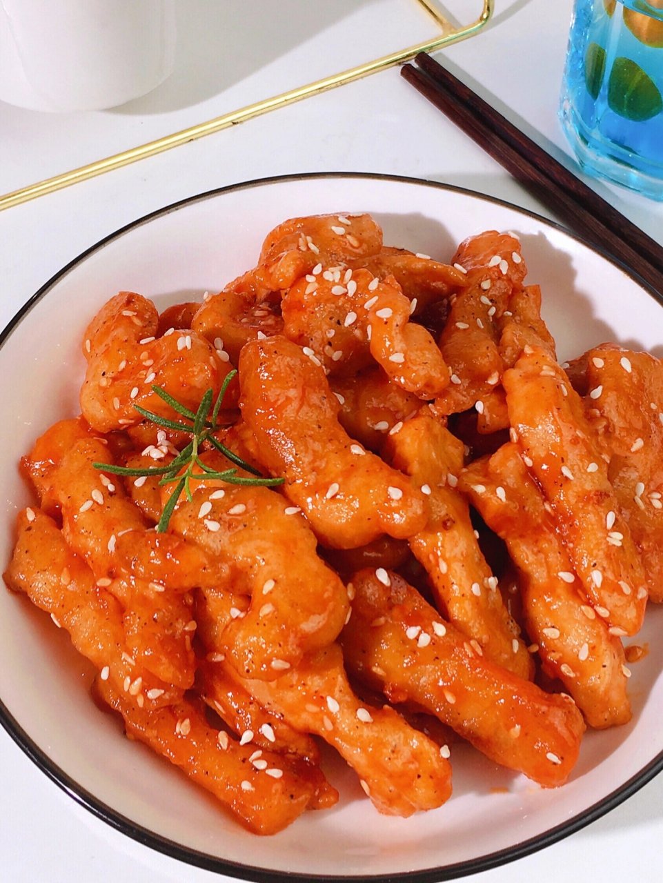 说起年夜饭镇桌菜,那必须是这道大人小孩都爱的糖醋龙利鱼,鱼肉外酥里