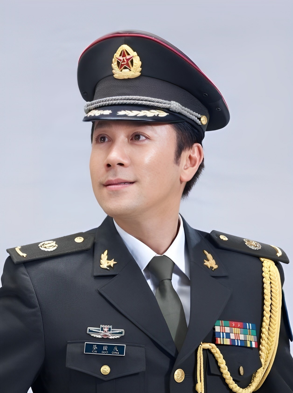 春节晚会再度呈现蔡国庆,引发公众关注.观看彩排视频,感到一些许不适.