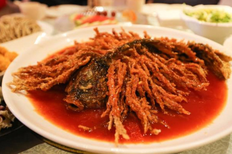 河北菜以其丰富的食材和独特的烹饪技艺闻名,被称为中国第九大菜系.