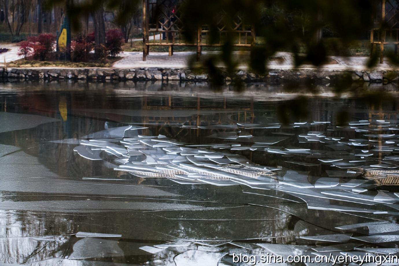洹水公园位于河南省安阳市北关区, 东起彰德路,西至京广铁路,南临人民