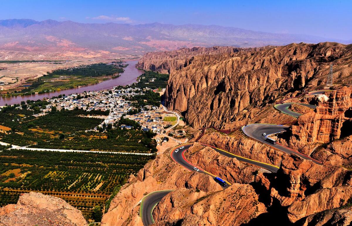 白银市位于甘肃省西北部,拥有丰富的自然景观和悠久的历史文化