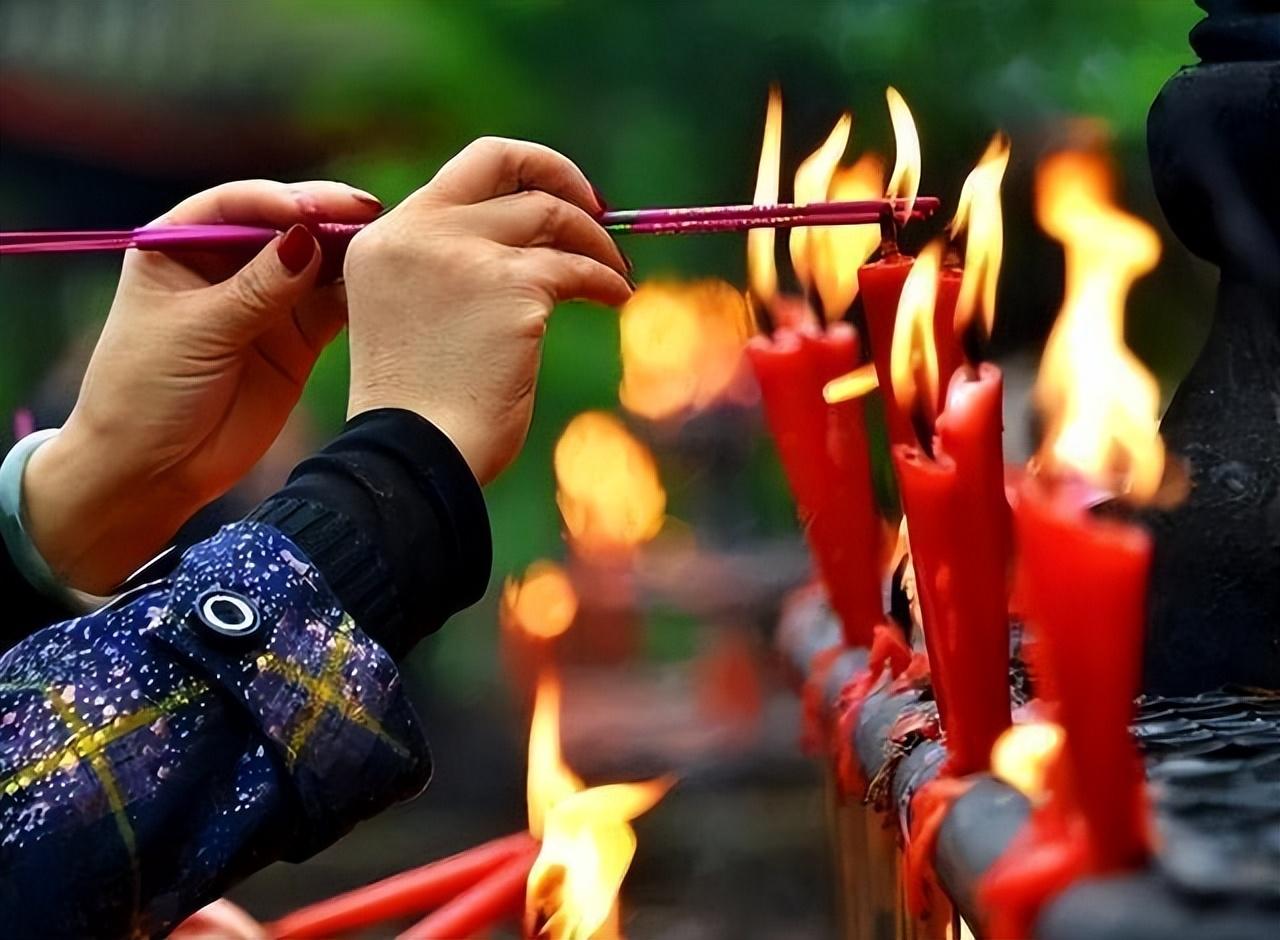 回顾烧香为何一定是三根每根分别代表什么传统文化我们要知道