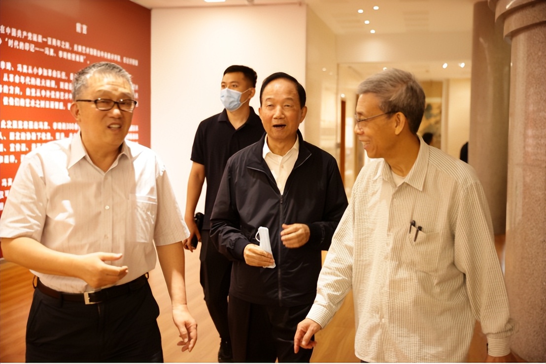 国安部原部长贾春旺笔墨,结字秾细丰腴太惊艳,字字迸溅着力量