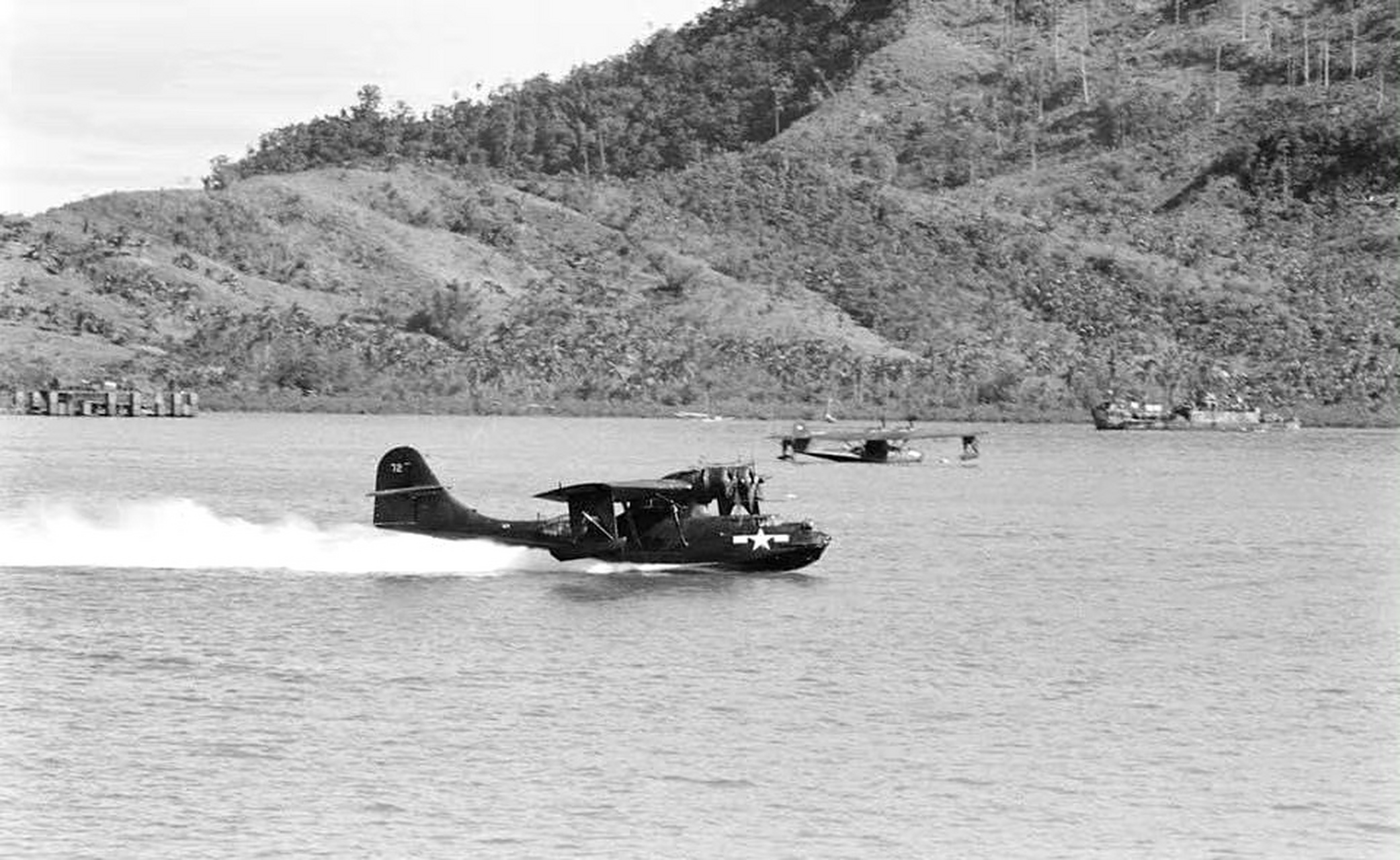 飞行器欣赏:1944年在菲律宾着陆的pby"卡特里娜"水上飞机,该机在二战