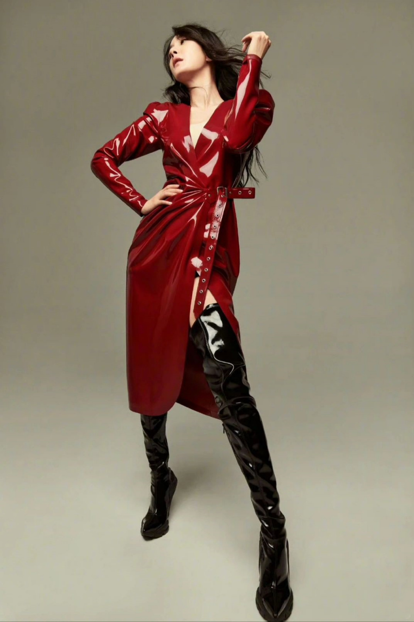 杨幂这组照片,简直堪称经典啊 今天在时尚芭莎的官方微博上看到杨幂为