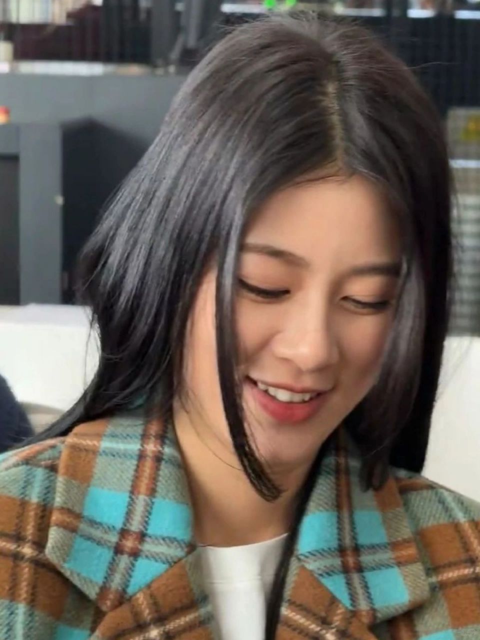 近日,赵昭仪在社交平台上分享了一组自己的素颜照片,瞬间引来了大量