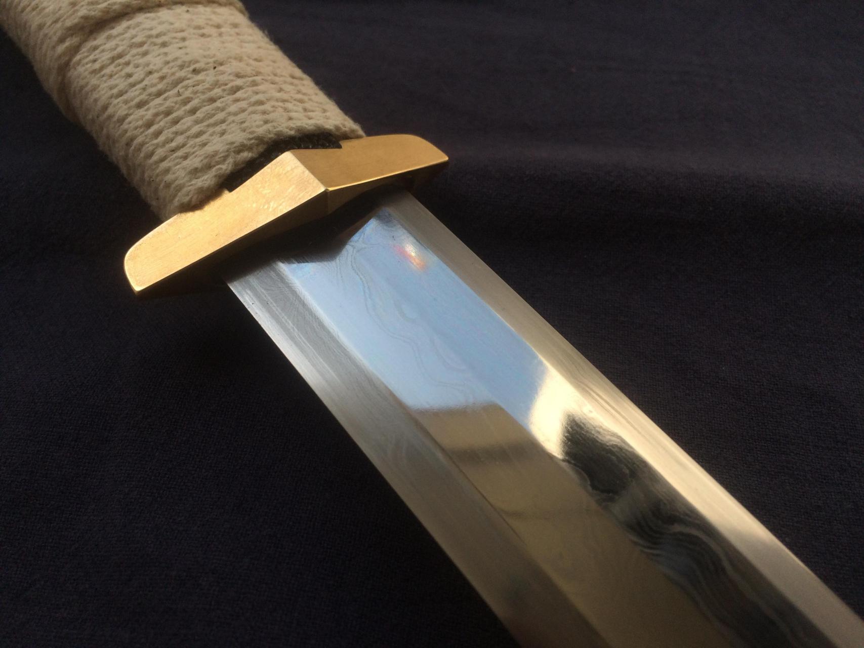 汉代环首刀为中国通用铁制刀,实战威力大,被称为还手刀.