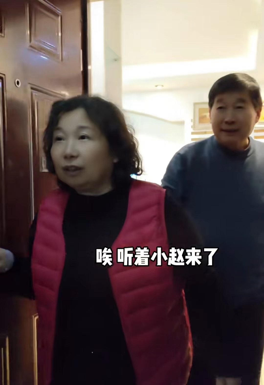 杜新枝罕见更新动态,迎接探望家人,精心准备佛跳墙尽显待客之道