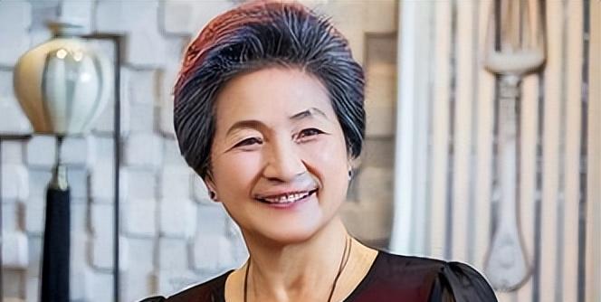 郑佩佩:为给富商老公生子,怀孕8次流产4次,曾力挺张国荣周星驰