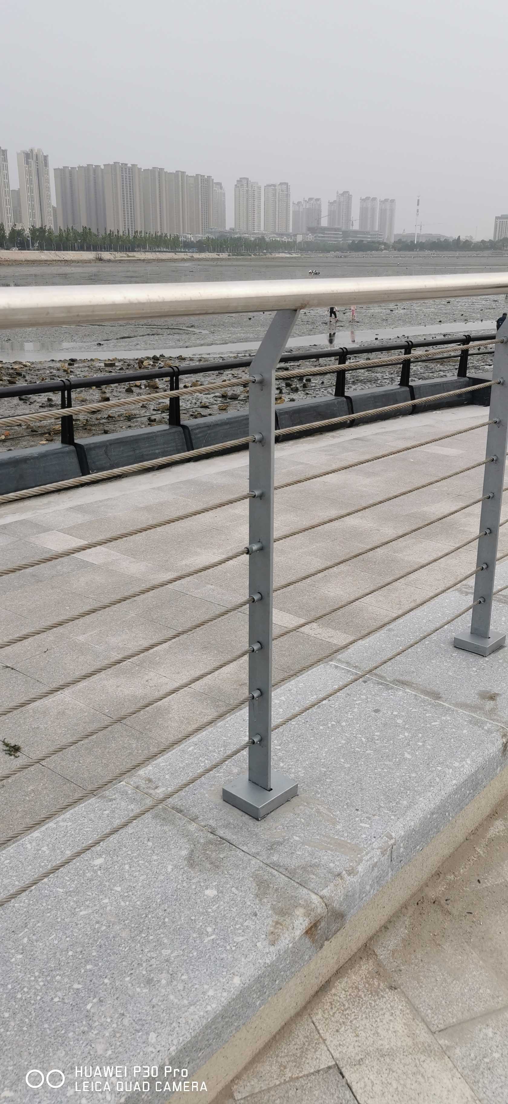 成都桥梁梁柱式护栏普通型和加强型的区别