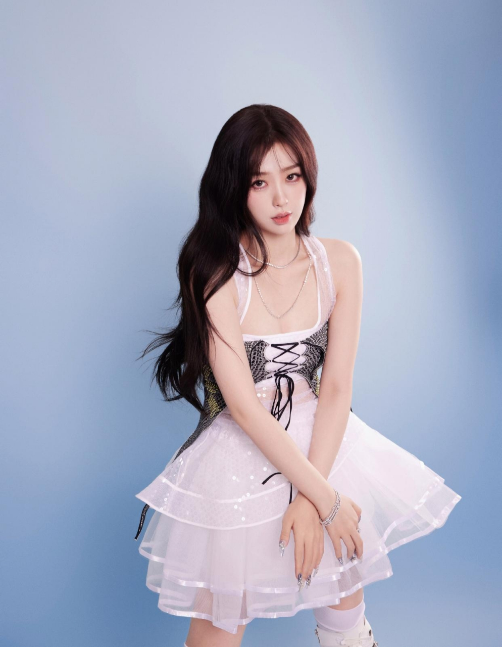 虞书欣身穿公主裙搭配白色长靴好漂亮,清纯靓丽,可爱俏皮,满满的少女