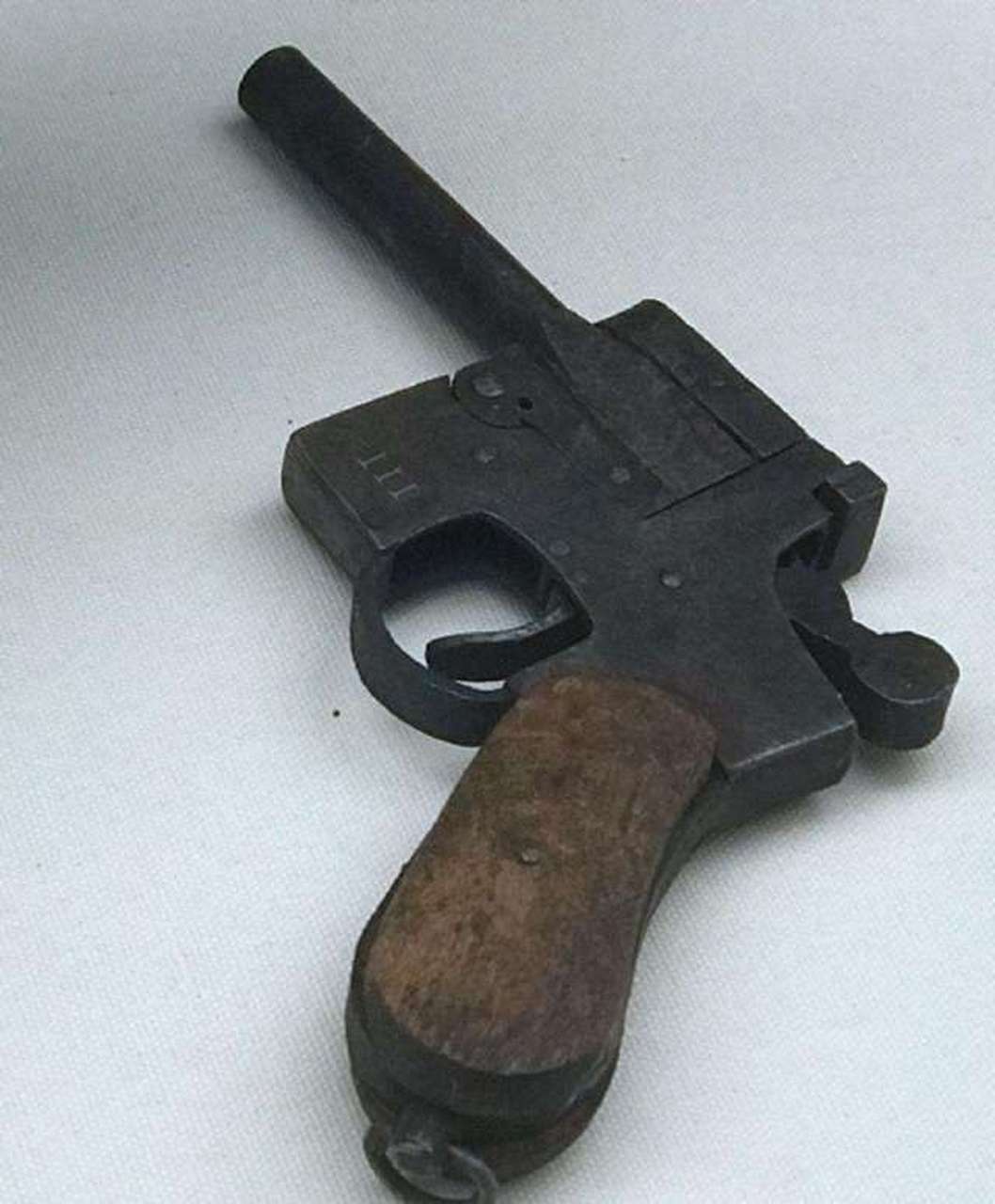 "独一撅"是一种民间利用土法,因陋就简而造的手枪,各个地方根据它的