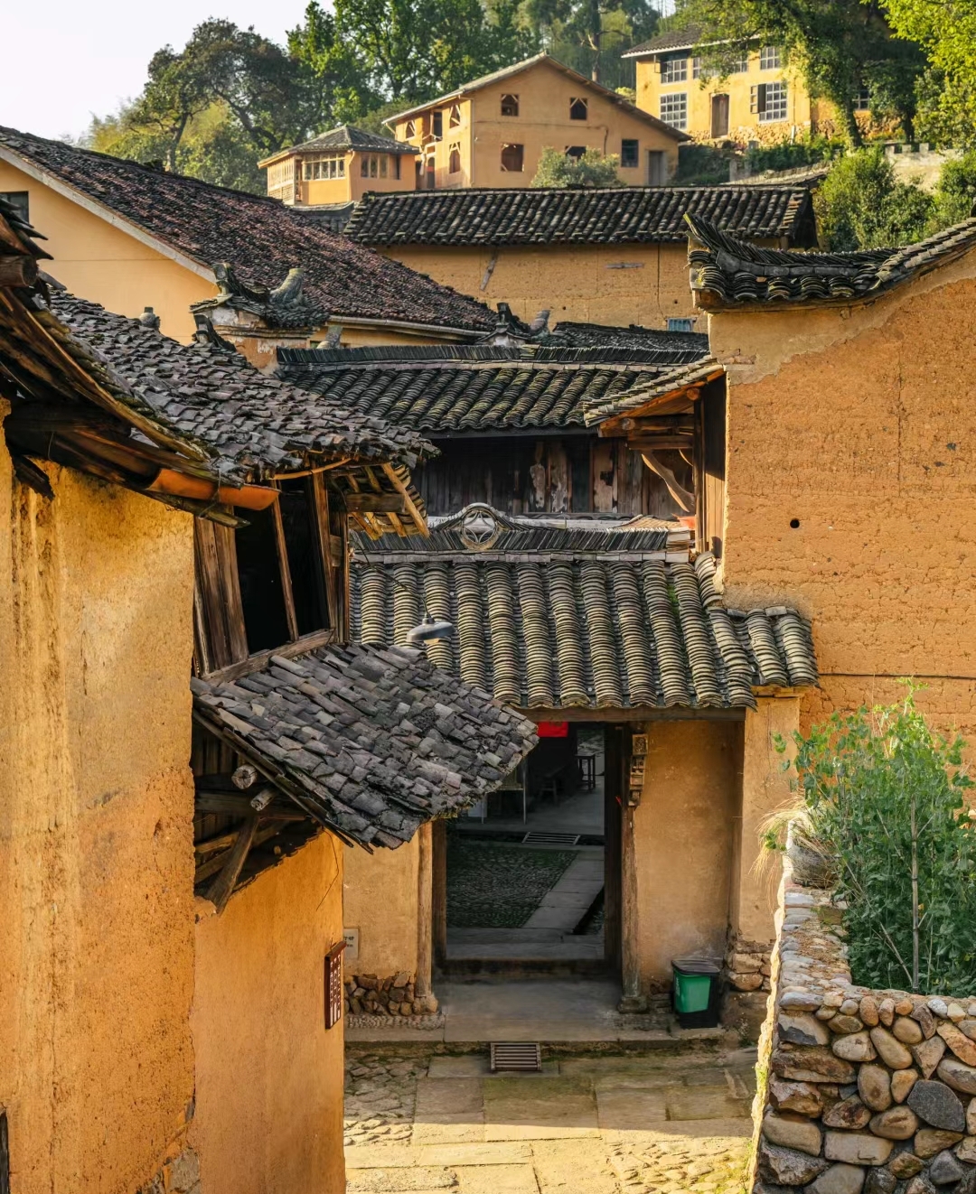 被风雨沧桑洗练成一道远古风景的古村落—后畲