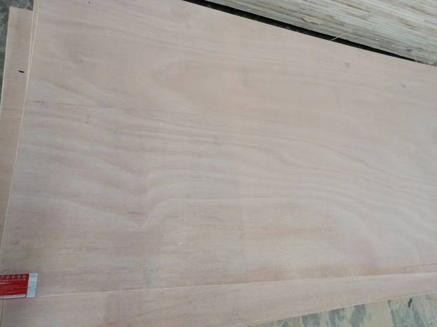 鲁鹤细木工板是由鲁鹤木业生产的板材,工厂坐落于曹县庄寨镇新工业区.