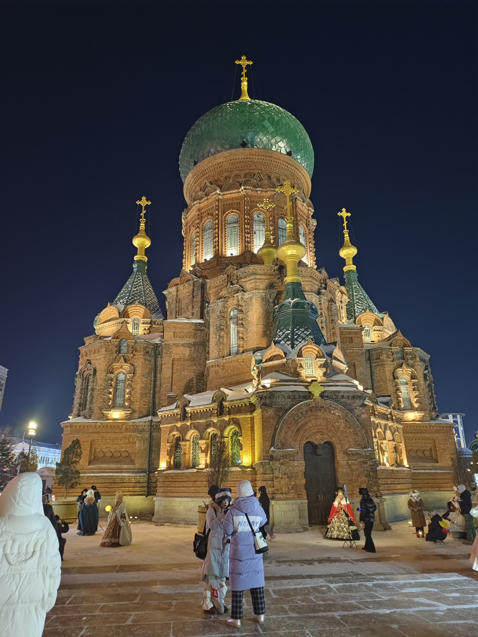 圣索菲亚大教堂还保留着教堂的功能,并作为一座建筑博物馆对外开放