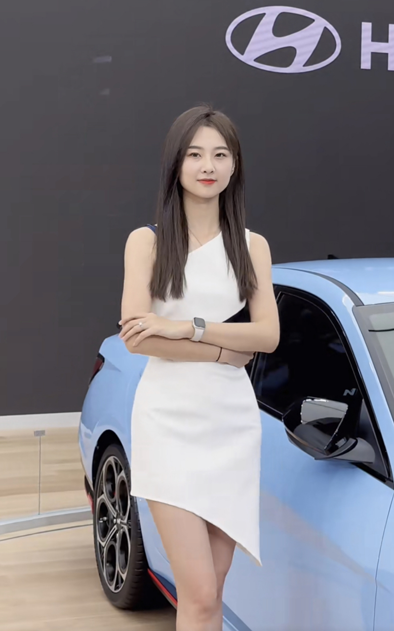 1996年出生与山东济南,身高177厘米,体重50公斤,抖音网红,美女车模