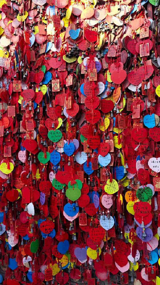 年根儿的西安永兴坊,红红的许愿墙